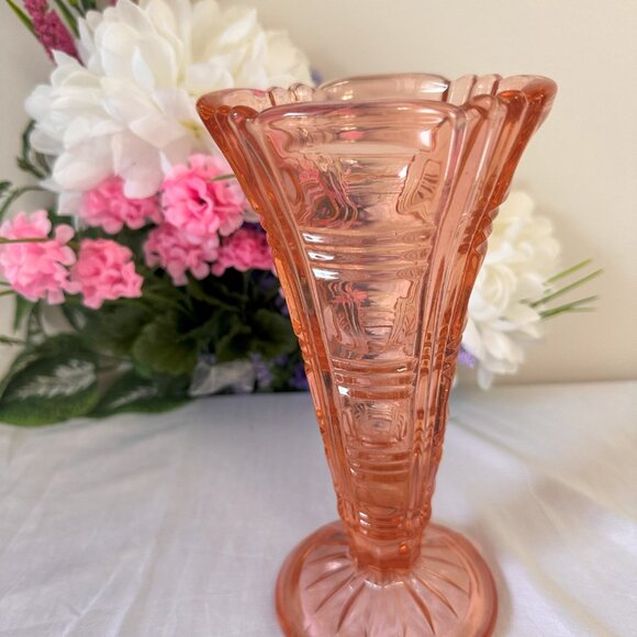 Vintage‎ Richard Walther Pink Art Deco Glass Vase Fluted Geometric Pressed Glass - Picture 2 of 6